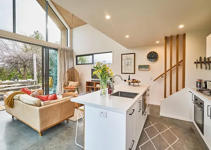Two Bedroom Two Bathroom House * Wanaka
